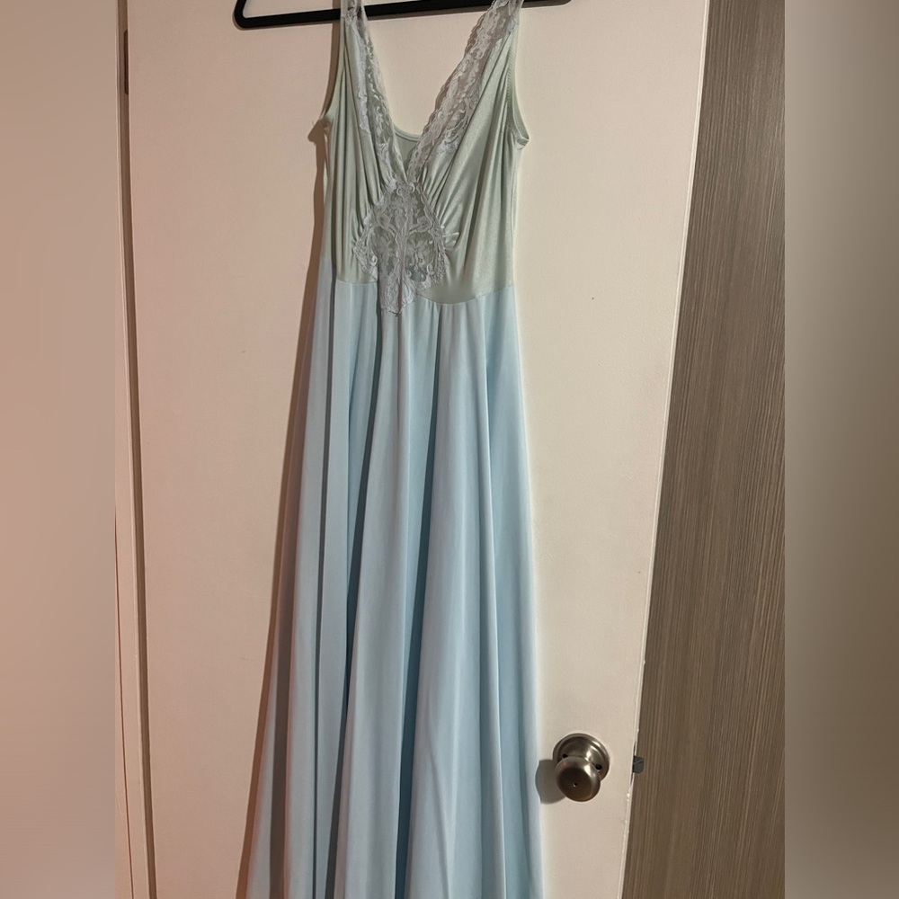 Olga vintage nightgown size large